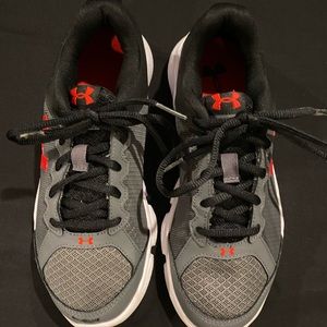 Under Armour Big Kids BGS Micro G Assert 6 Running Shoe size 4.5